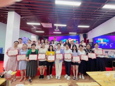 ​赋能她时代，共筑梦想社区——上李朗社区工联会短视频运营培训