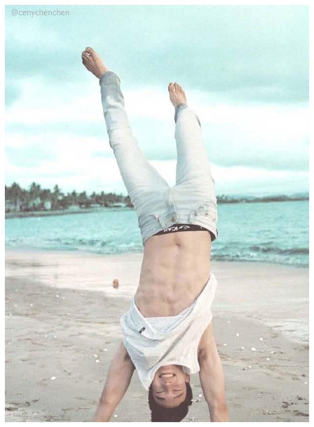 EXO全体成员腹肌大公开,九锥不仅颜值逆天腹肌也更优越