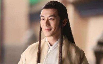 ​九重天花花公子连宋扮演者李东恒，俊朗不凡，魅力十足。