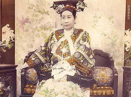 世界历史中的七大女王,中国人占两个,第一无悬念,第二被骂惨