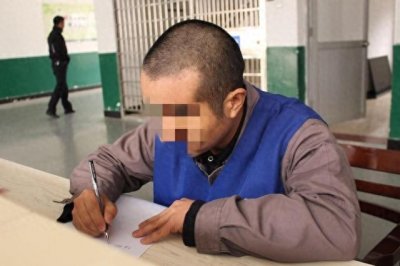 什么时候建议给看守所的亲人写信，写什么