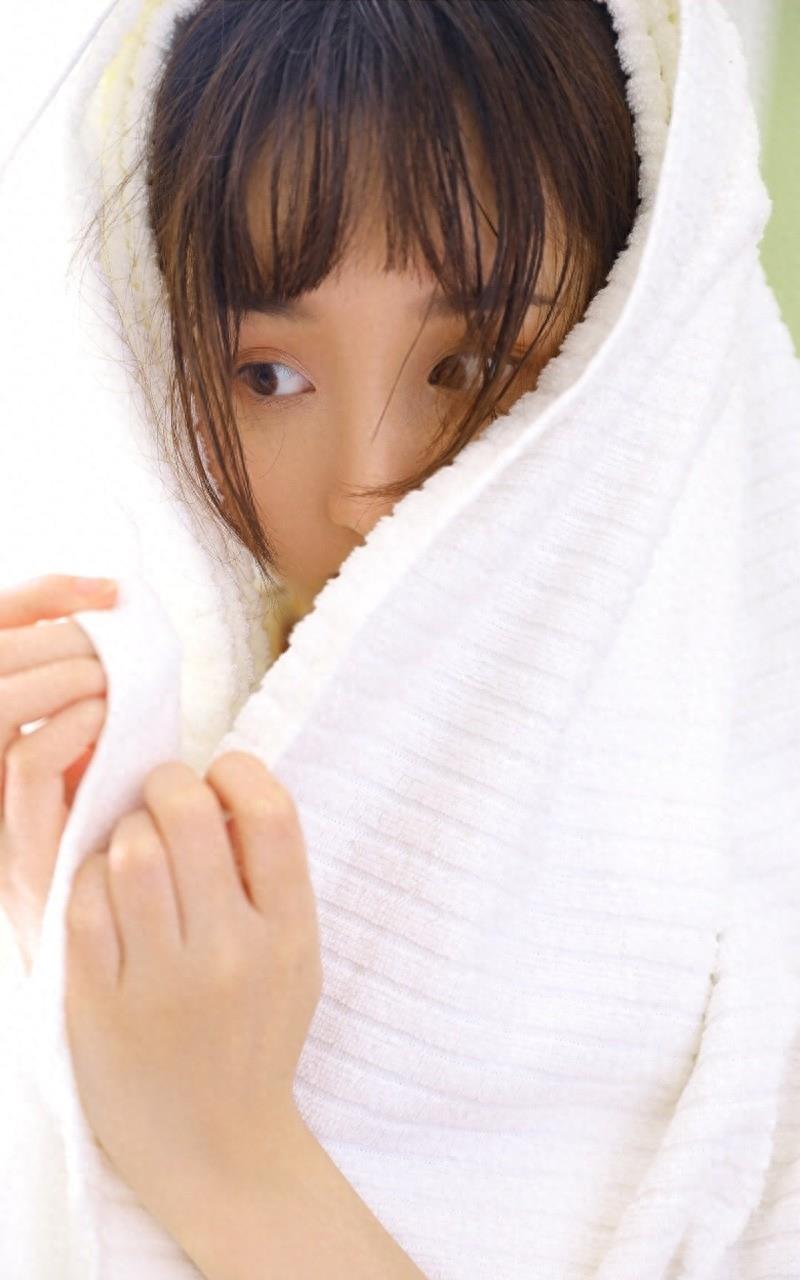 日系萝莉美女热裤美腿居家清纯养眼写真