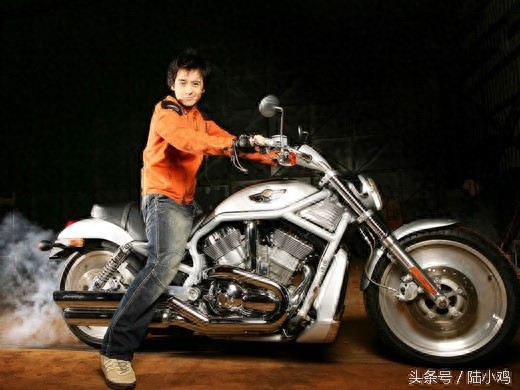 不老男神林志颖的11辆豪华座驾,辆辆都是名车,价格不低啊!